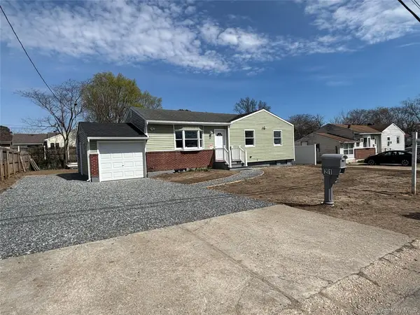 21 Pinetop Drive, Central Islip, NY 11722