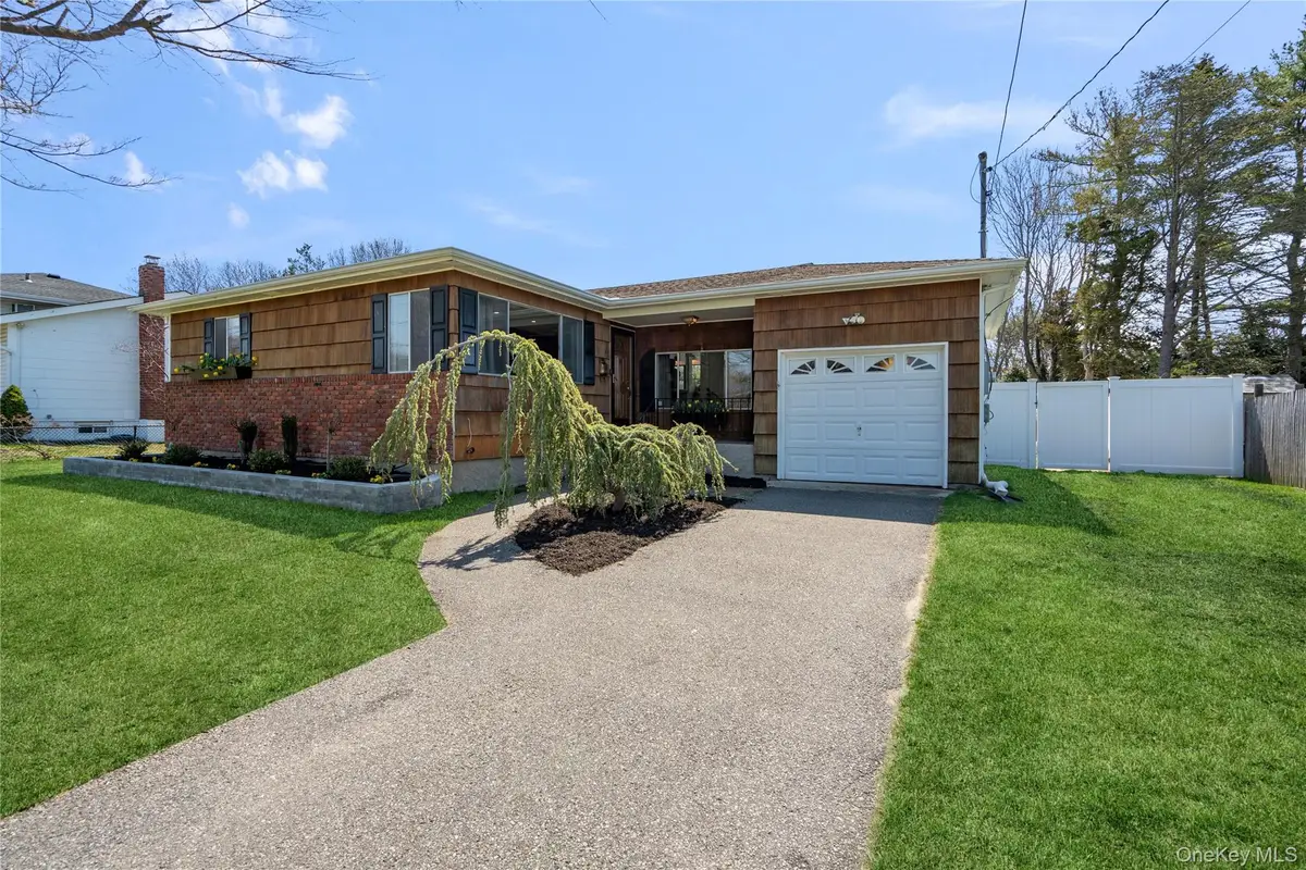 40 Bartley Lane, West Sayville, NY 11796 - #1