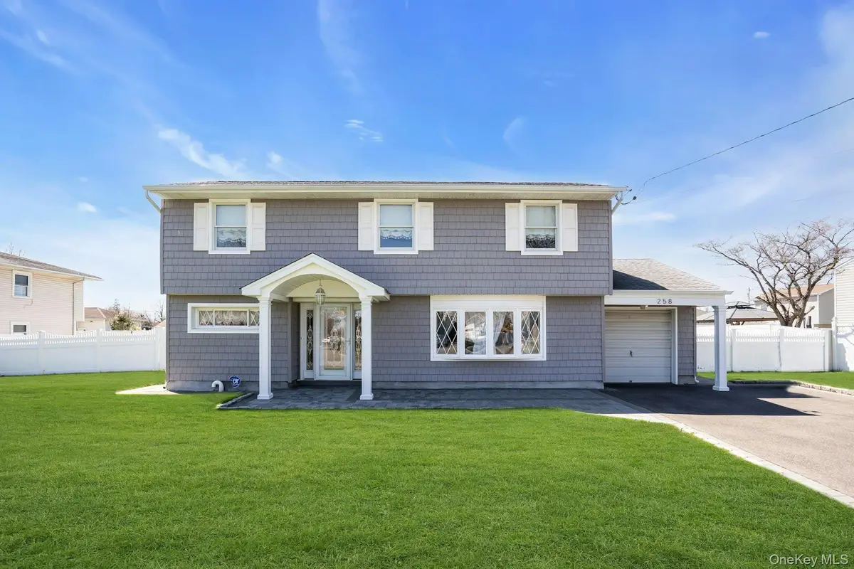 258 E 5th Street, Deer Park, NY 11729 - #1