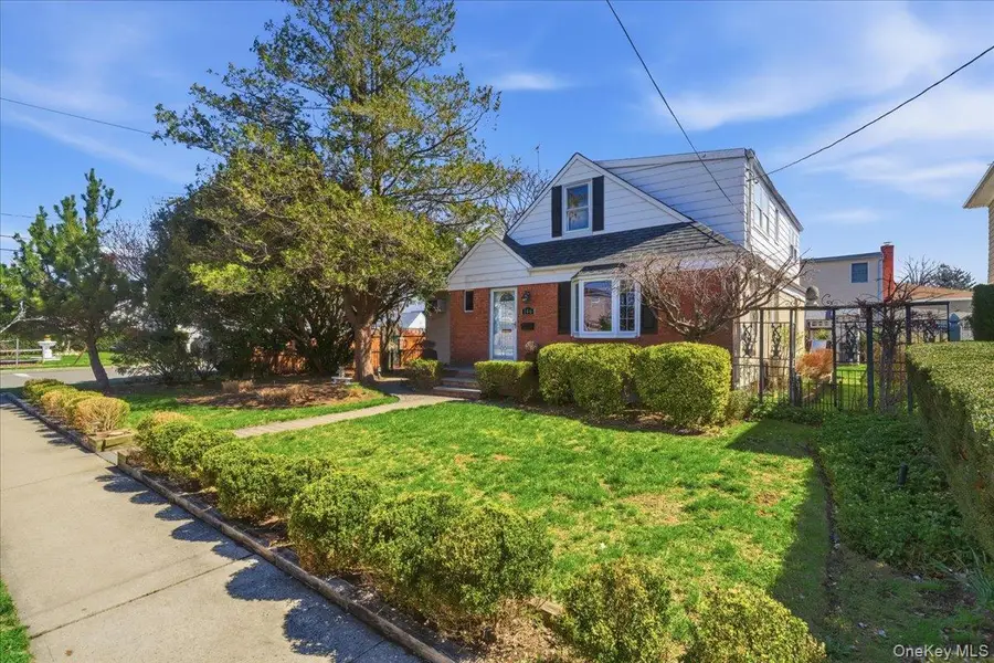 146 Caroline Avenue, Garden City South, NY 11530 - #2