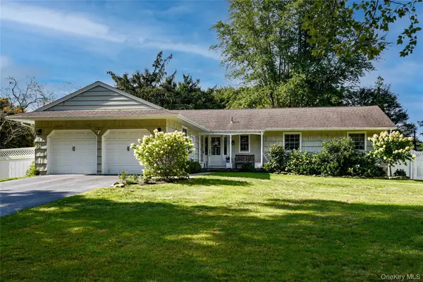 9 Columbus Drive, Huntington Station, NY 11746