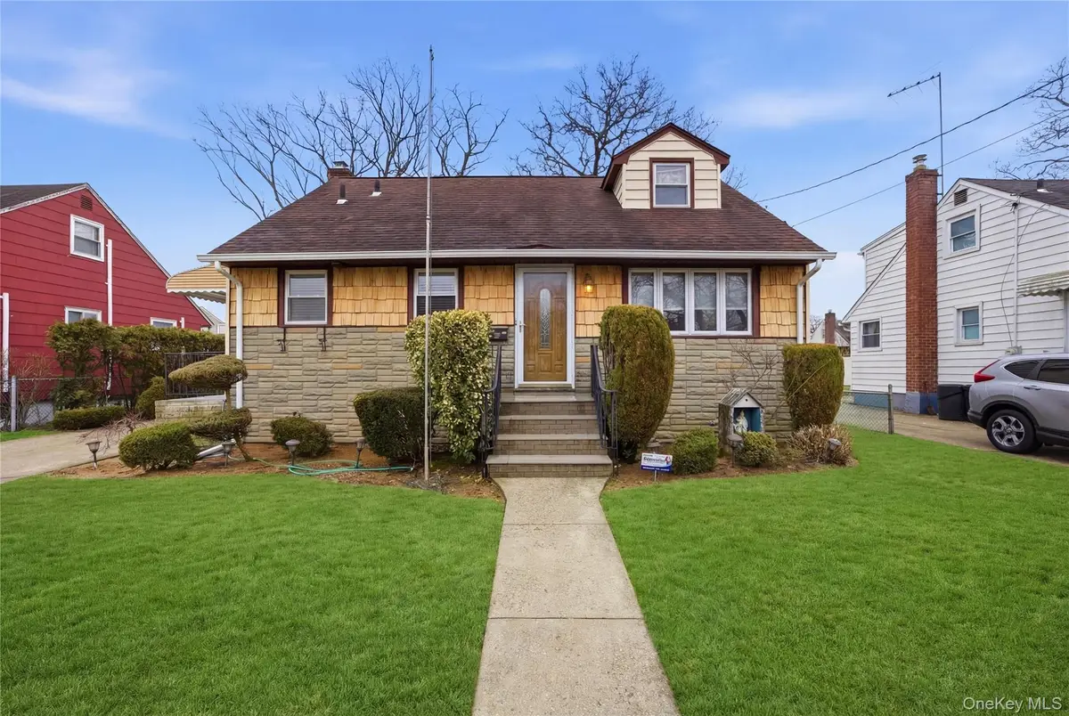 112 Judith Lane, Valley Stream, NY 11580 - #1