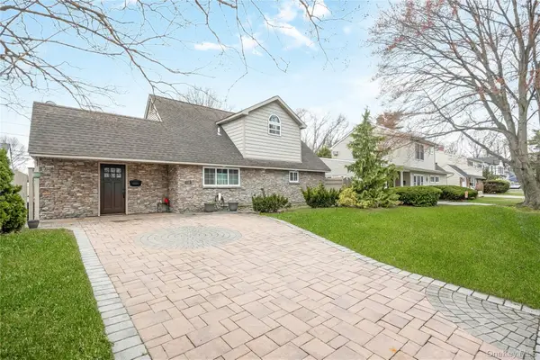 138 Rim Lane, Hicksville, NY 11801