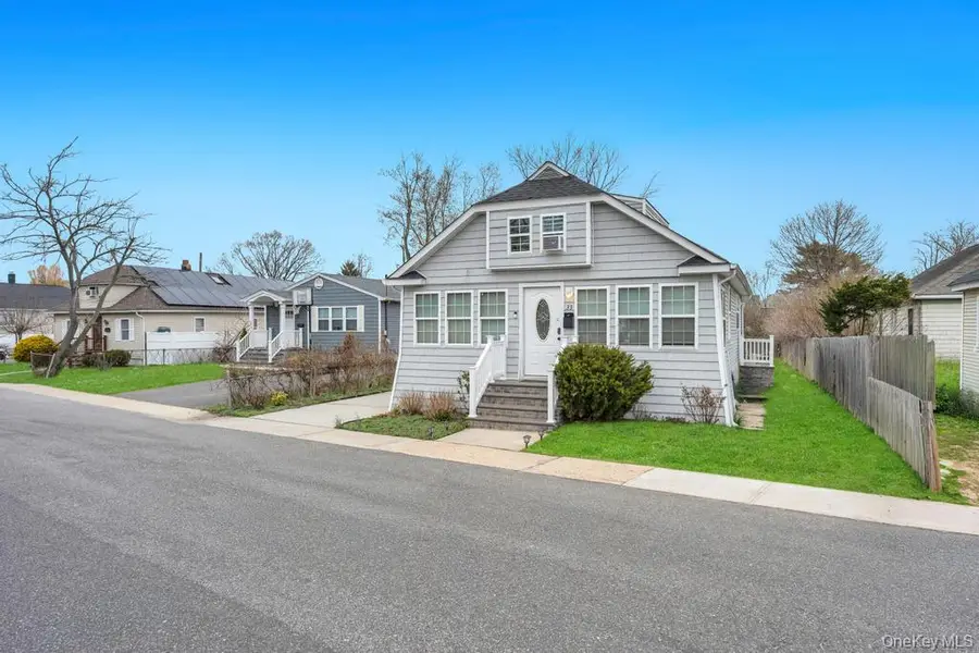 33 Center Avenue, Bay Shore, NY 11706 - #2