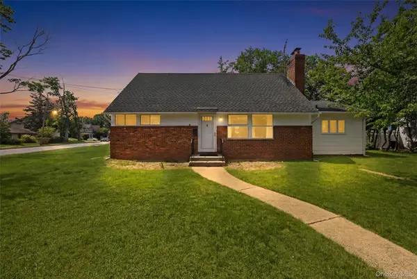 404 Foxdale Avenue, Oceanside, NY 11572