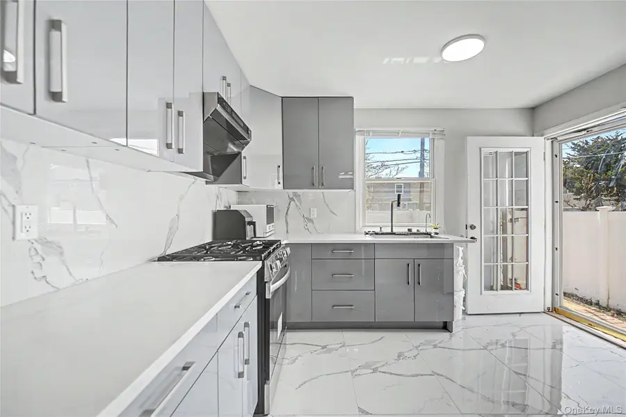 27 Westbury Avenue, Plainview, NY 11803 - #2