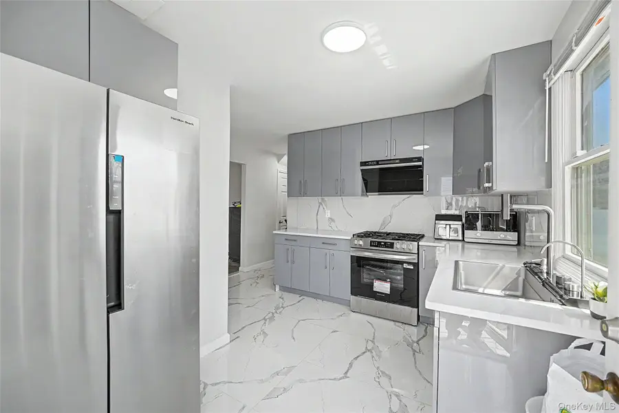 27 Westbury Avenue, Plainview, NY 11803 - #3