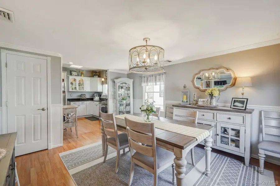 38 Roslyn Street, Islip Terrace, NY 11752 - #3