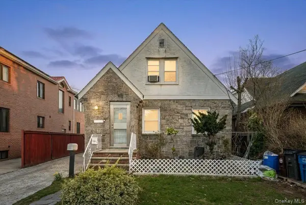 171-08 84th Road, Jamaica Hills, NY 11432