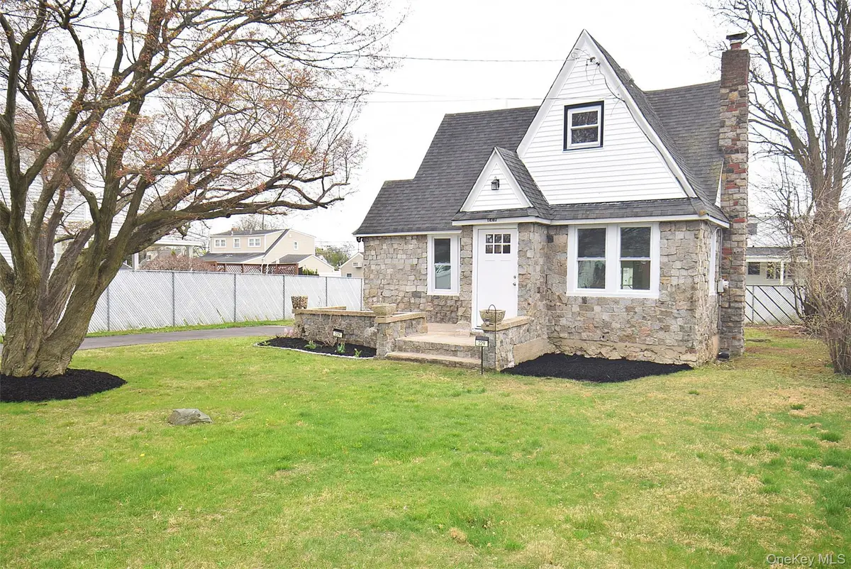 229 14th Street, West Babylon, NY 11704 - #1