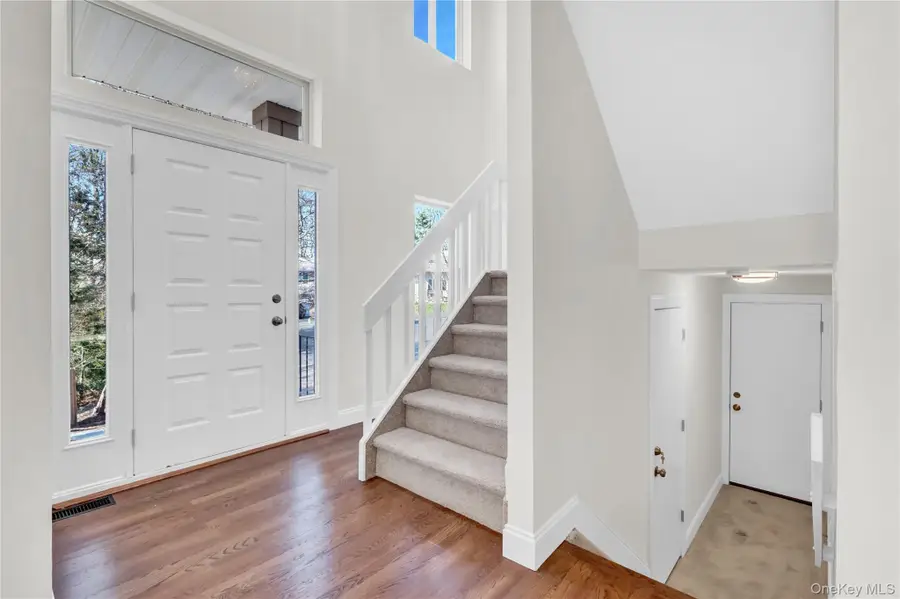 26 Stone Gate Court, Smithtown, NY 11787 - #3