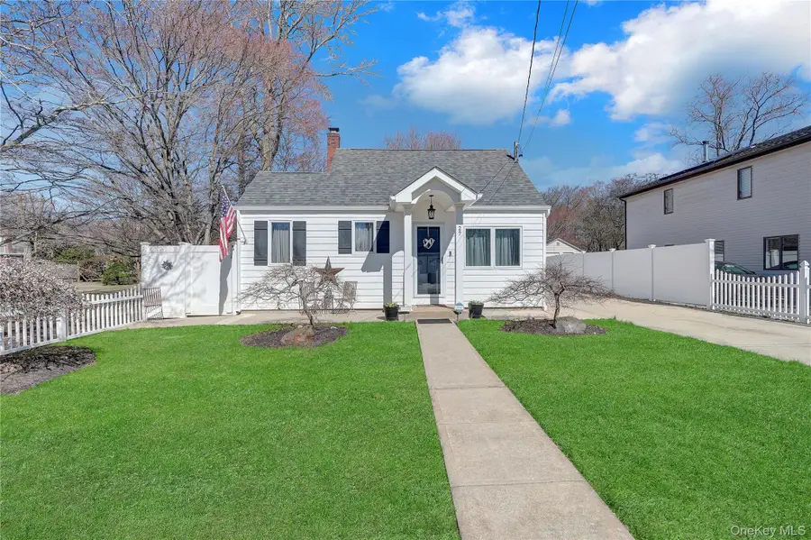 27 Tangier Drive, Sound Beach, NY 11789 - #2