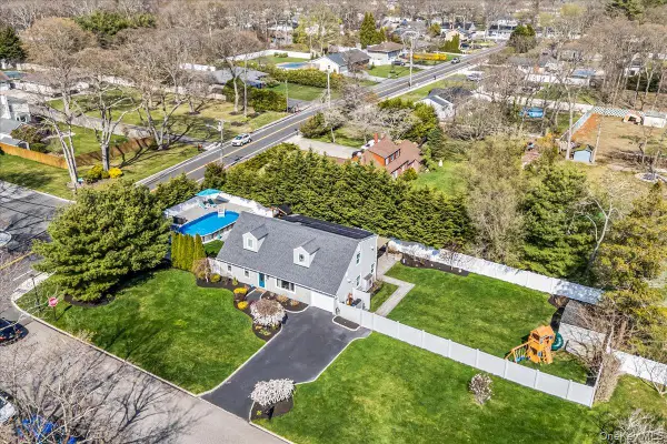 37 Priscilla Avenue, Holtsville, NY 11742