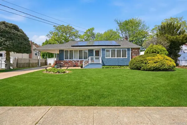 23 Glenwood Lane, Huntington, NY 11743