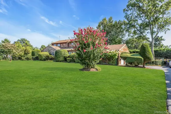 8 Adelphi Street, Islip, NY 11751