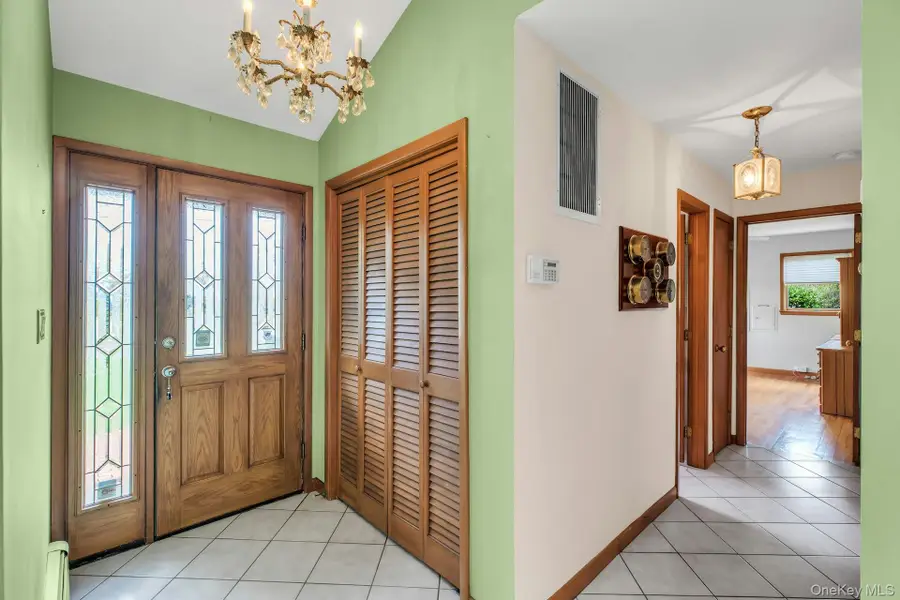 8 Adelphi Street, Islip, NY 11751 - #3