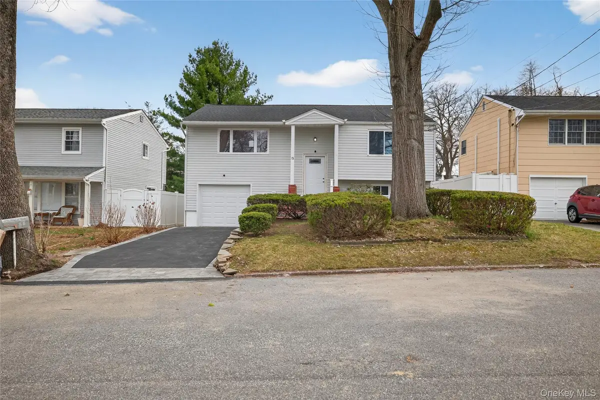 15 Lindsay Street, Huntington, NY 11743 - #1