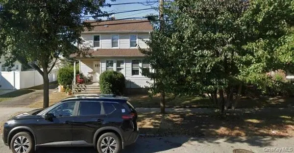 52 John Street E, Hicksville, NY 11801