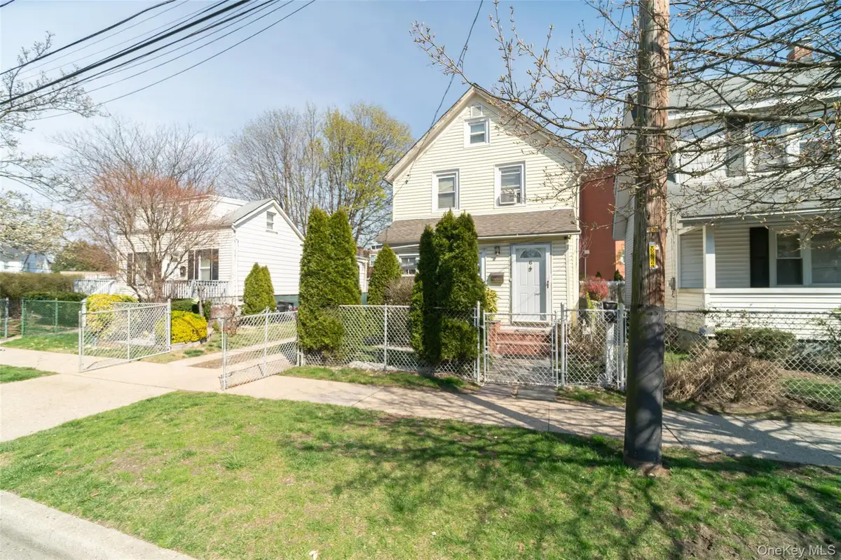 6 Linden Avenue, Hempstead, NY 11550 - #1