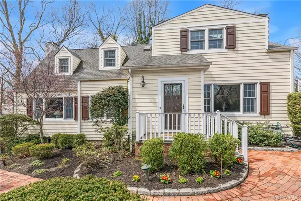 35 Mitchell Road, Port Washington, NY 11050