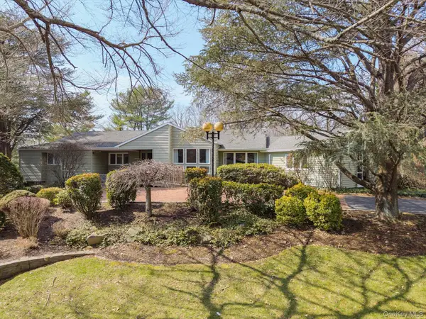 8 Astro Place, Dix Hills, NY 11746