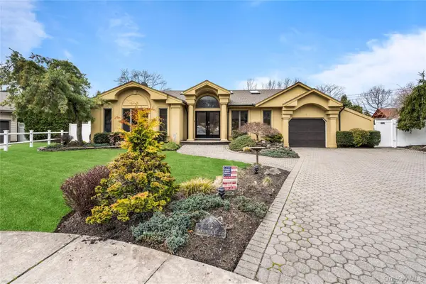 12 Kingswood Circle, Old Bethpage, NY 11804