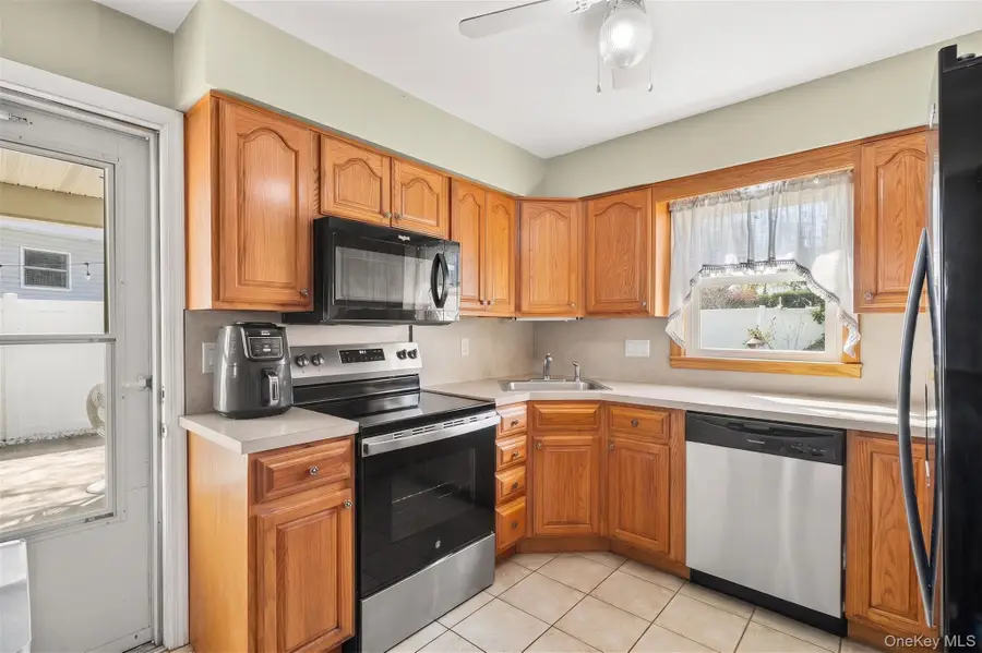 4 Erlwein Court, Massapequa, NY 11758 - #2