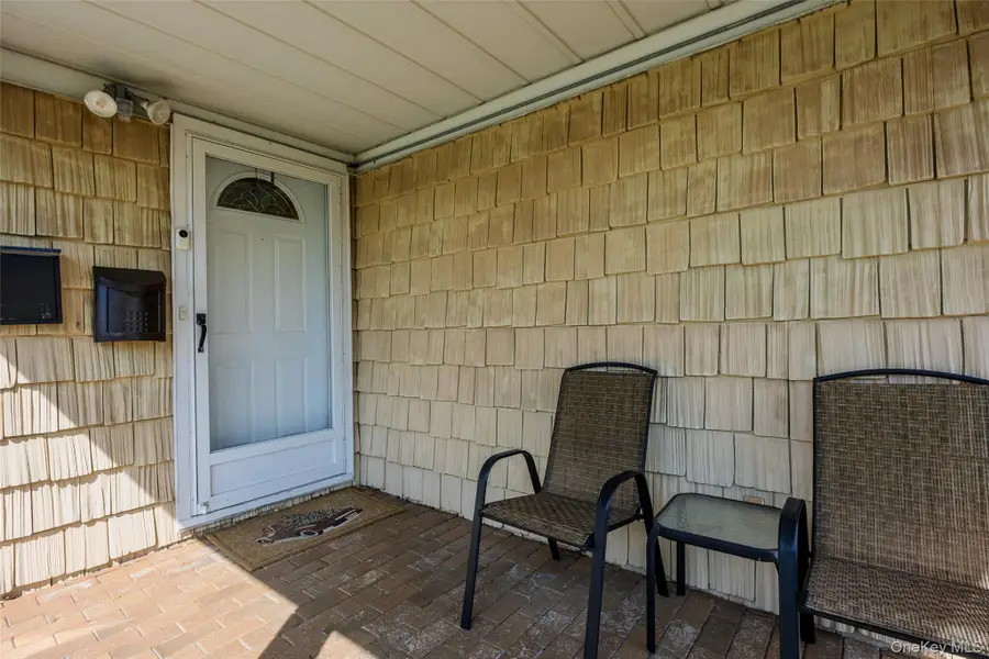 25 Lawrence Street, New Hyde Park, NY 11040 - #3