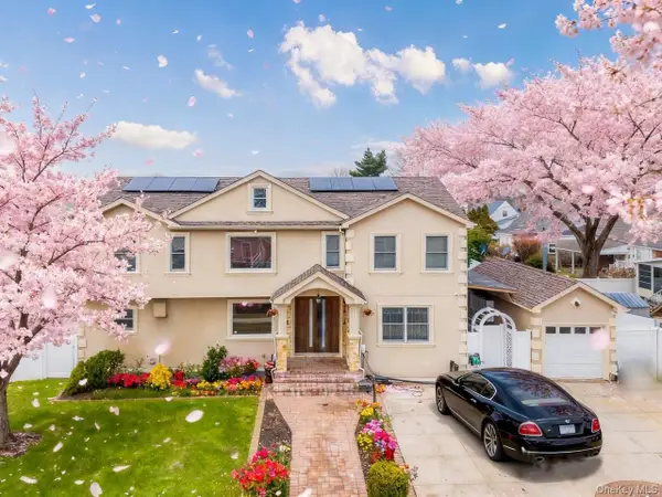 88 Elmwood Street, Plainview, NY 11803