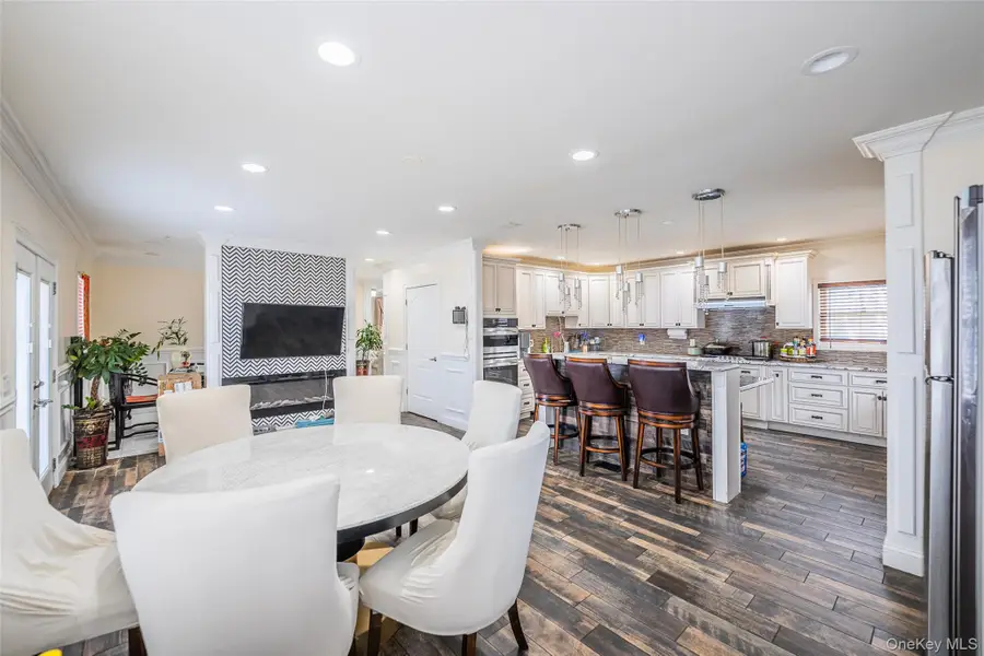 88 Elmwood Street, Plainview, NY 11803 - #2