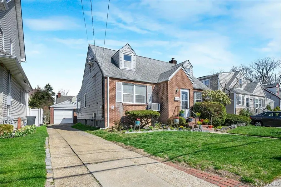 10 Dorothy Place, Lynbrook, NY 11563 - #2