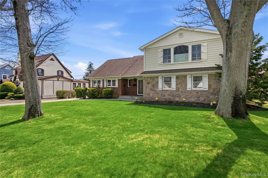 36 Hemlock Lane, Bay Shore, NY 11706 - #2