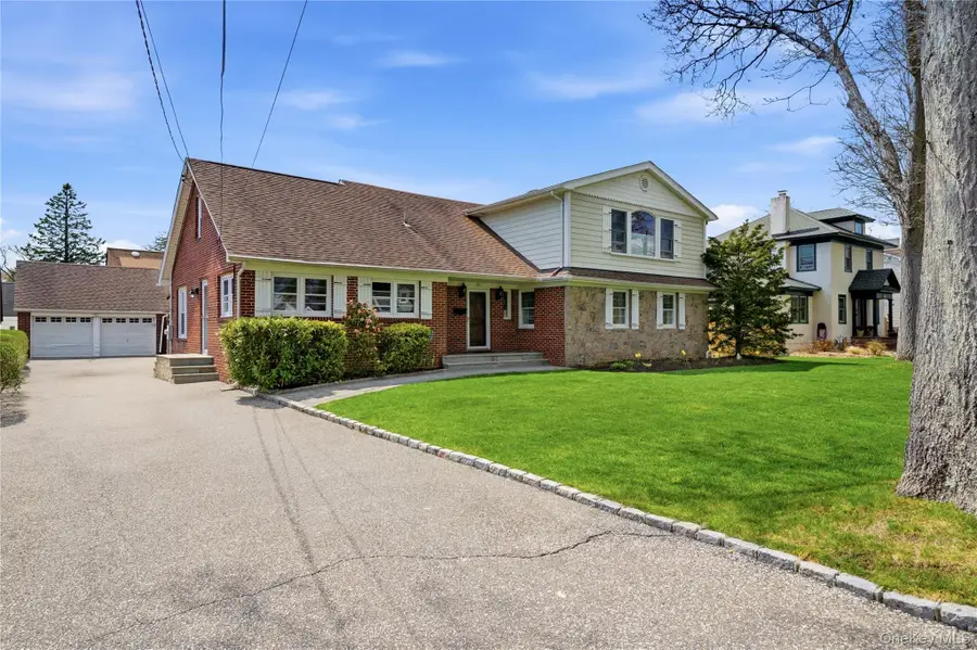 36 Hemlock Lane, Bay Shore, NY 11706 - #3