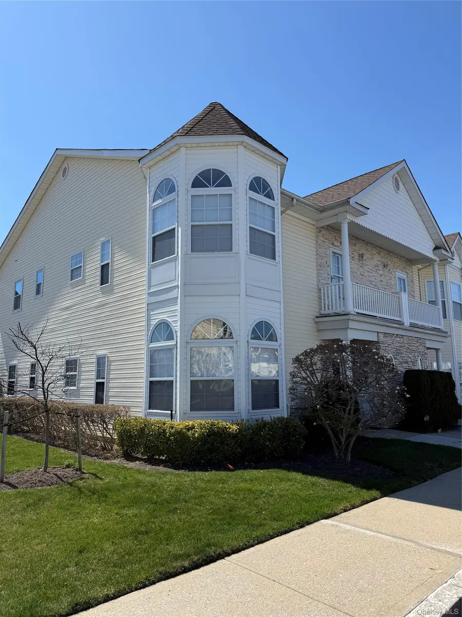 712 Narragansett Villas Drive #712, Lindenhurst, NY 11757 - #3