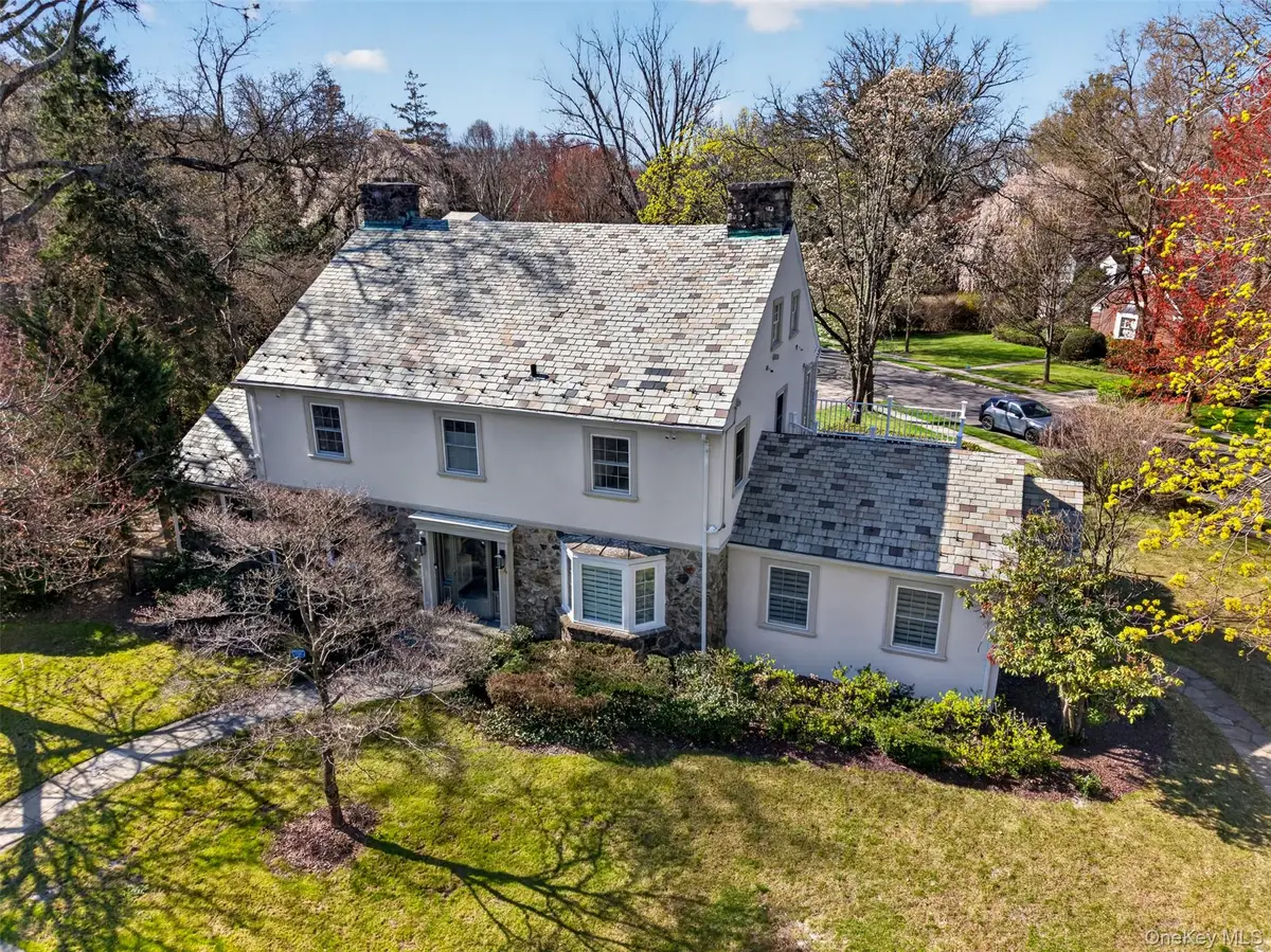 24 Wensley Drive, Great Neck, NY 11021 - #1