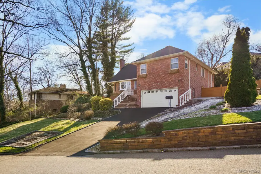 39 Oakdale Road, Roslyn Heights, NY 11577 - #2