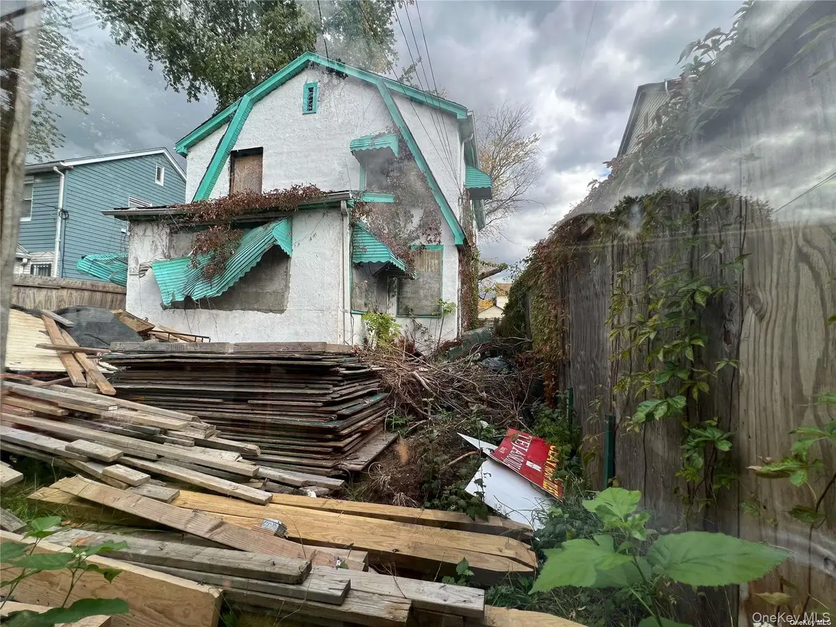 12117 196th Street, Springfield Gardens, NY 11413 - #1