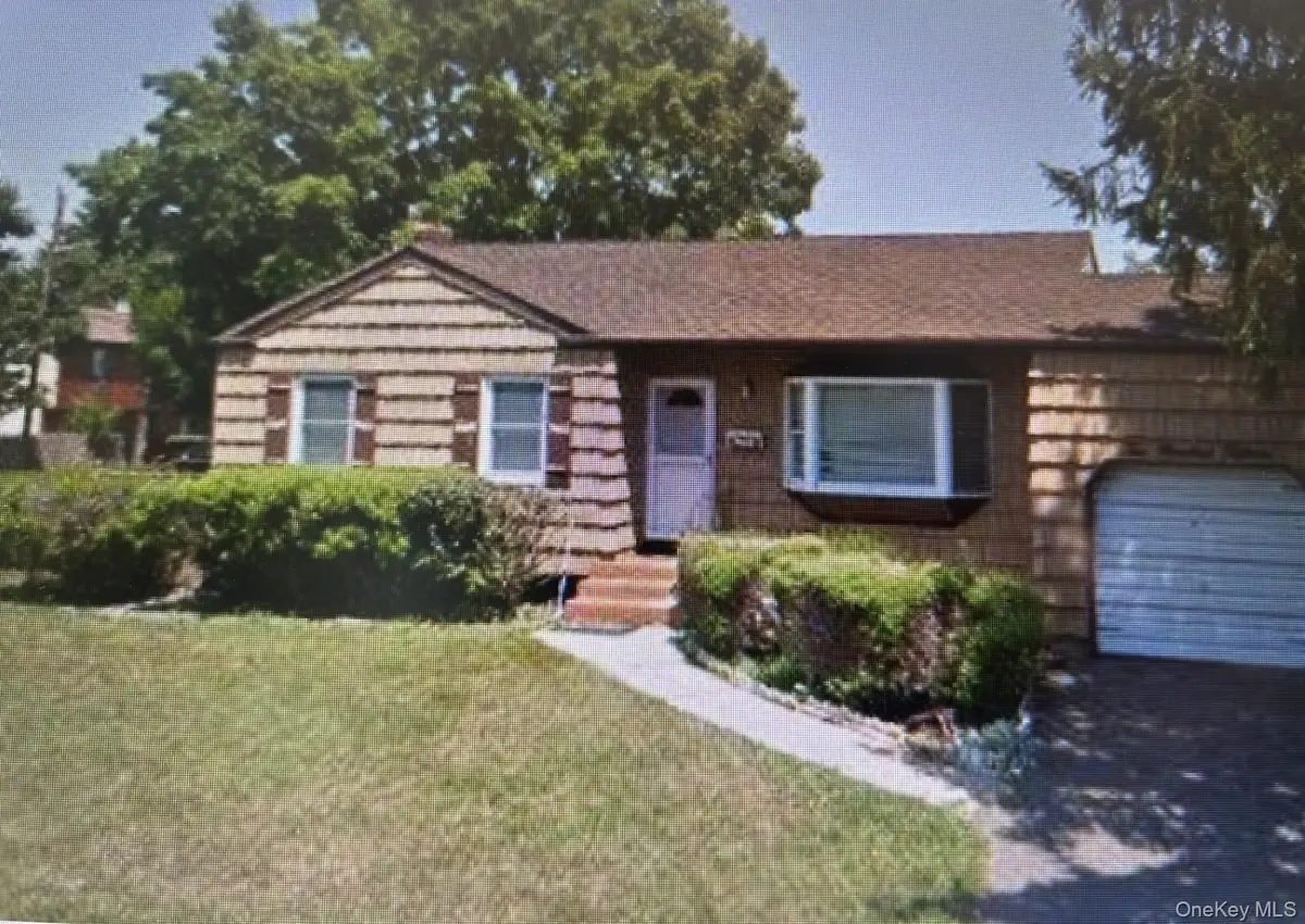 215 Lincoln Avenue, Brentwood, NY 11717 - #1