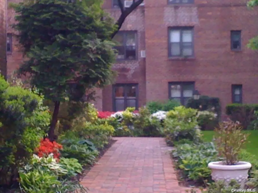 2 Town House Place #1J, Great Neck Plaza, NY 11021 - #2