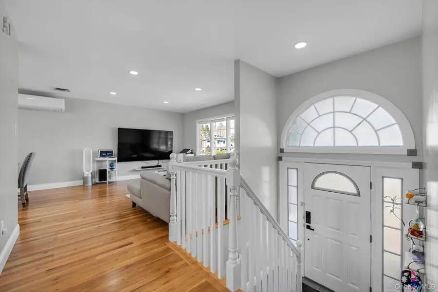 1 Sterling Court, Plainview, NY 11803 - #2