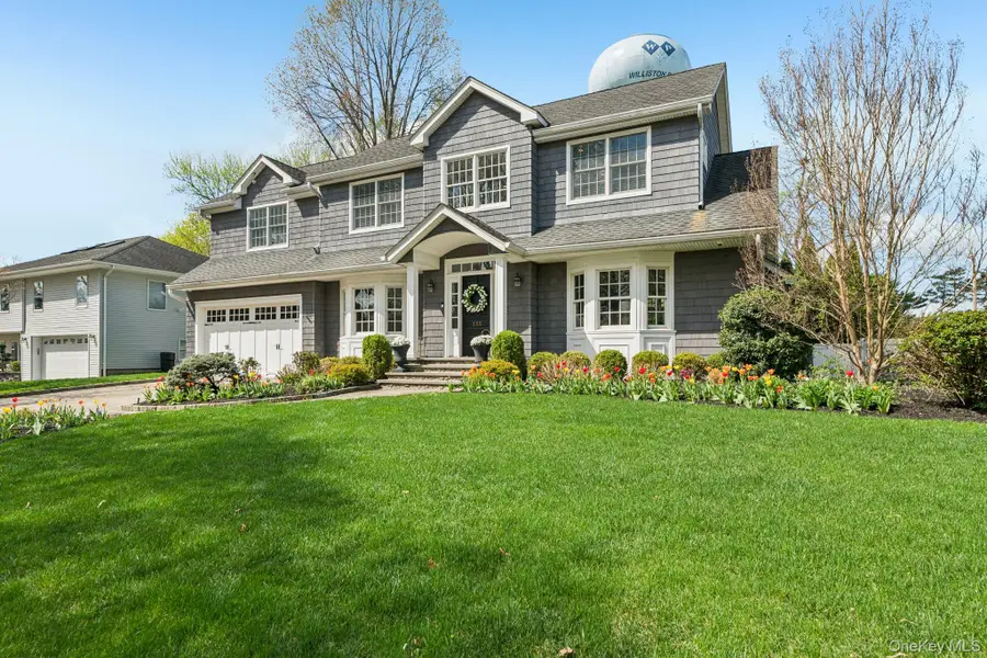 155 Bengeyfield Drive, East Williston, NY 11596 - #2