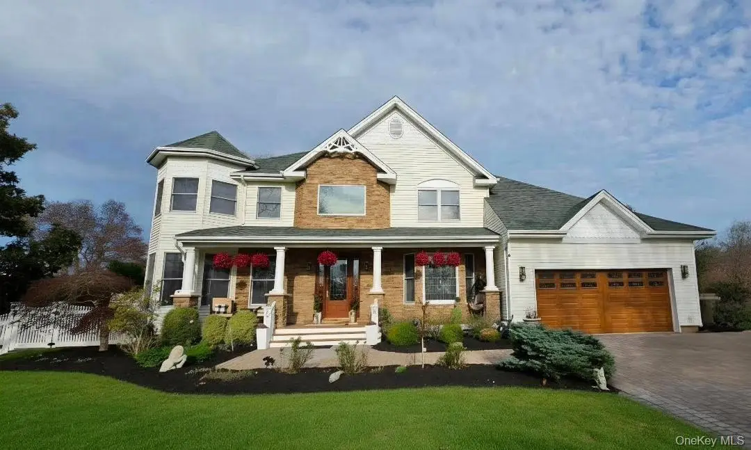 185 W Islip Road, West Islip, NY 11795 - #1