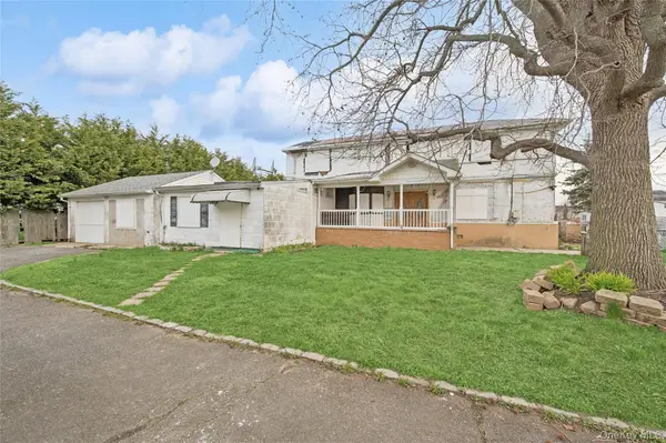 99 Wilson Avenue, Amity Harbor, NY 11701