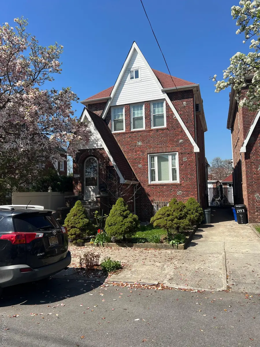 2445 Yates Avenue, Bronx, NY 10469 - #2