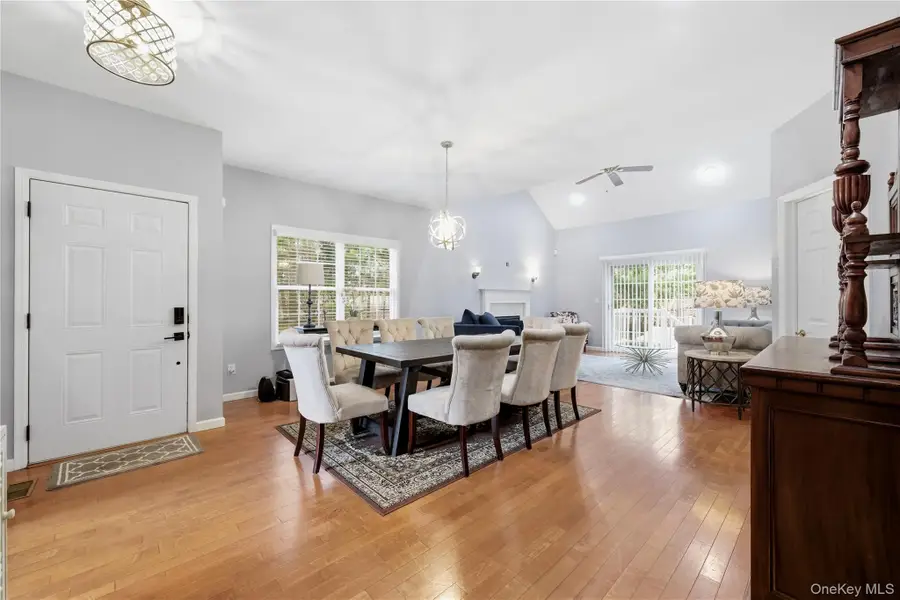 32 Eagle Circle, Bohemia, NY 11716 - #3