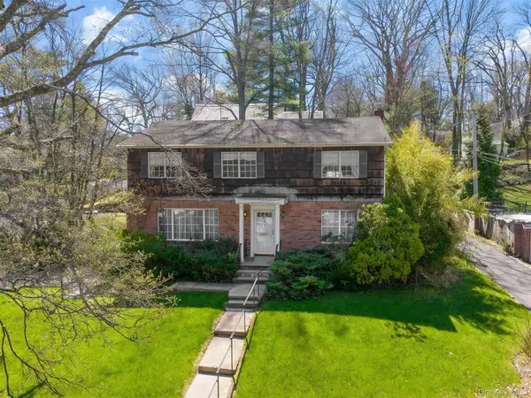 240 Shoreward Drive, Great Neck, NY 11021