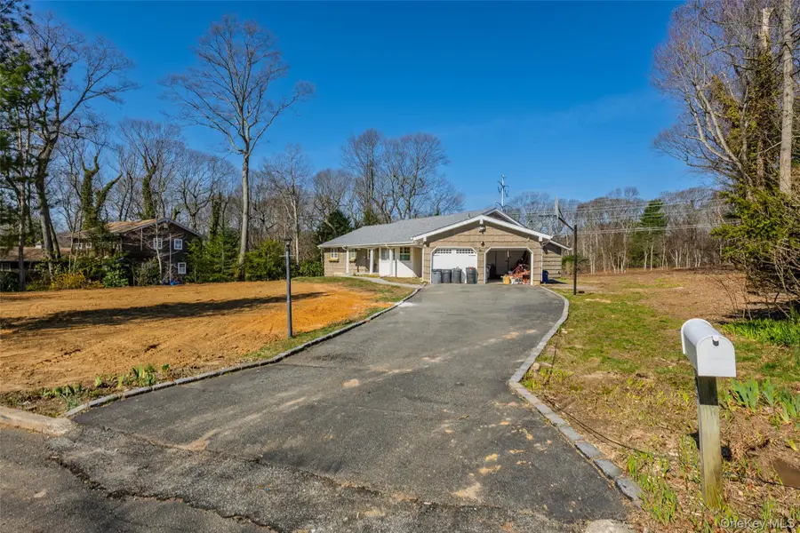 9 Weaver Lane, Dix Hills, NY 11746 - #2