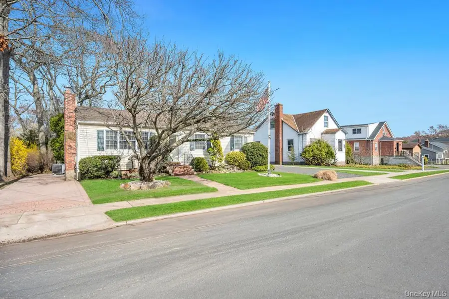 238 Centre Avenue, Lindenhurst, NY 11757 - #3