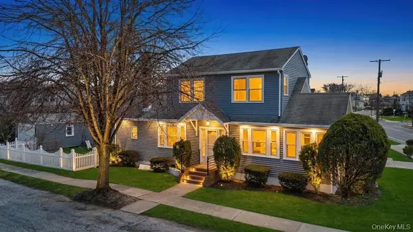 24 W Dover Street, Valley Stream, NY 11580