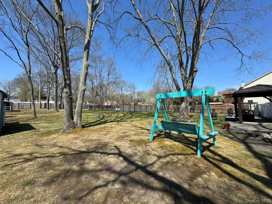 60 Syracuse Avenue, Medford, NY 11763 - #3